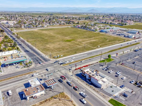 SHOVEL READY RETAIL LAND: ALL (13) OR PARTIAL PADS W/ UTILITIES: NEC S. Mendocino & E Manning Ave, Parlier, CA 93648